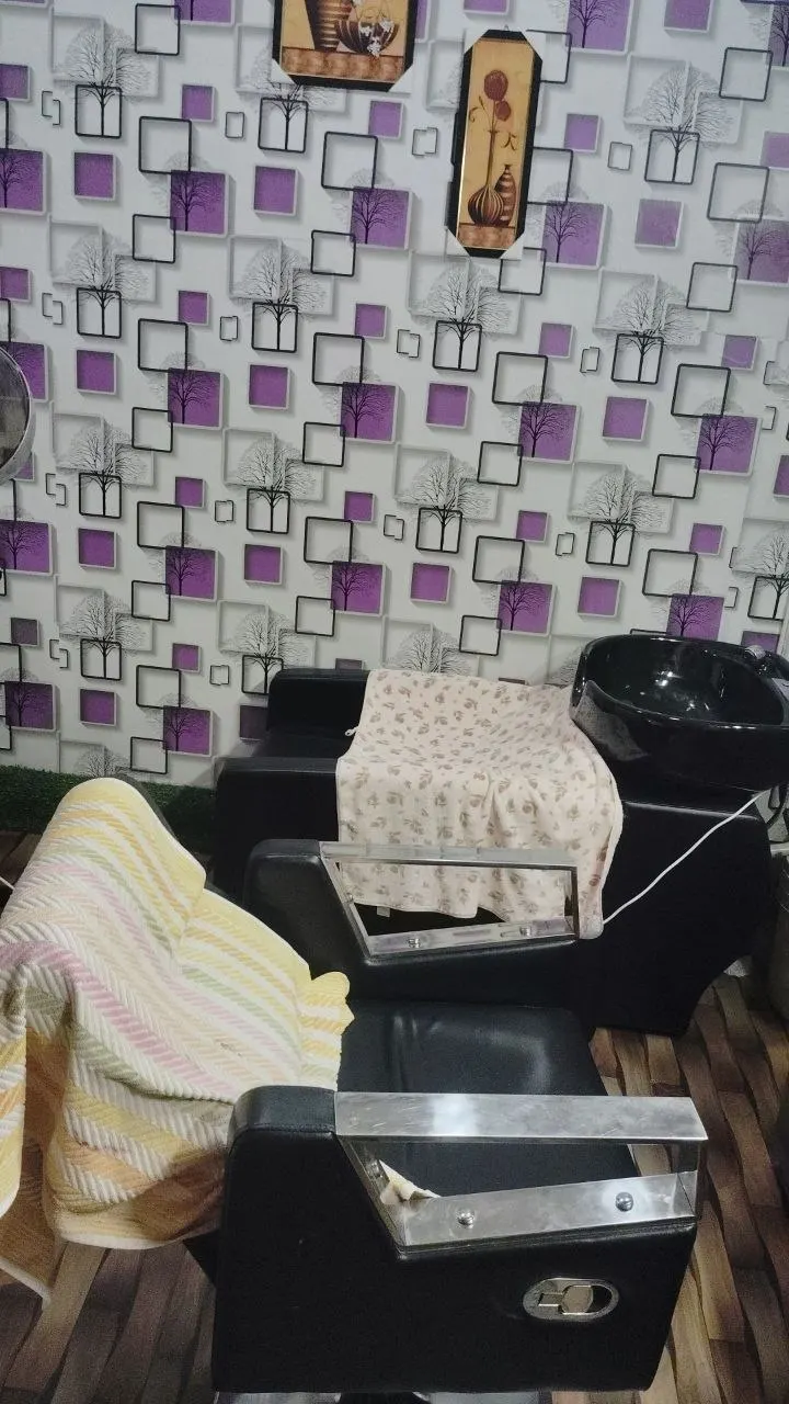 ଷ୍ଟାଇଲିଂ ଚେୟାର ଓ କେଶ ଧୋଇବା ବେସିନ୍